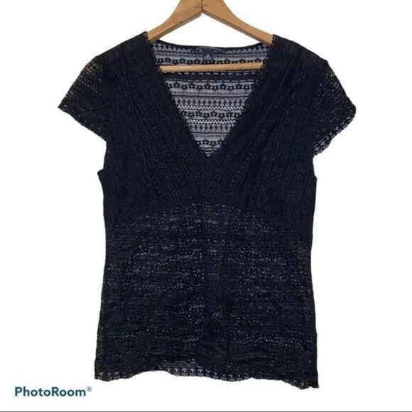 Banana Republic lace sheer cap sleeve V-neck top - Picture 3 of 6